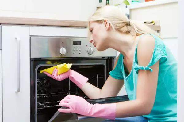 3 Super Easy Ways To Clean Your Oven