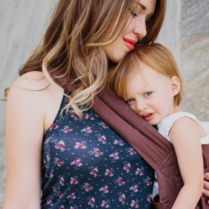 The 6 Amazing Benefits of Baby Wearing