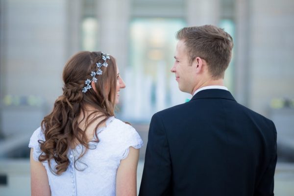 Does A Big Wedding Mean A Happy Marriage?