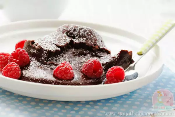 slowcooker chocolate fudge pudding e1525661035486 | Stay at Home Mum.com.au