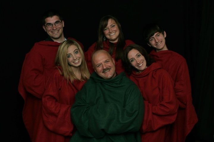 32 Weird Family Portraits That Will Make You Cringe | Stay At Home Mum