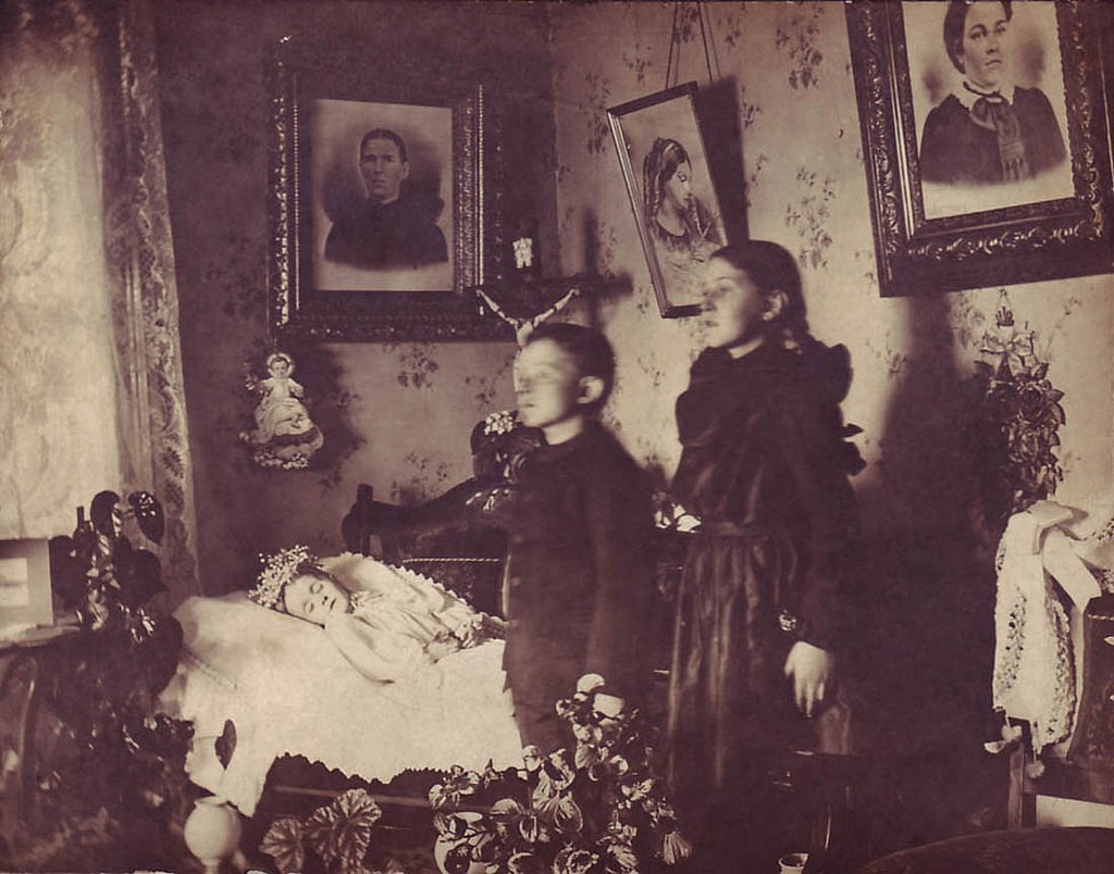 15 Creepy Old Photos That Will Haunt You At Night | Stay At Home Mum