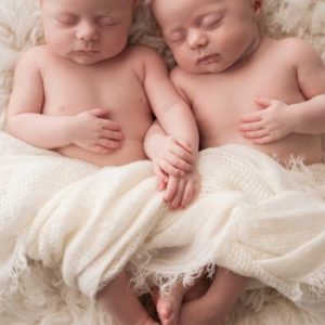 15 Gorgeous Photographs of Twins To Make Your Ovaries Ache