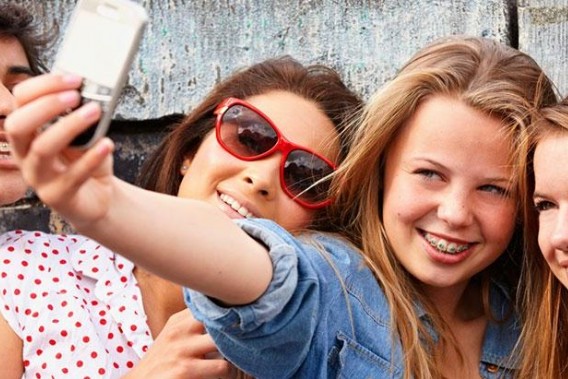 10 Commandments To Drill Into Your Teenager About Social Media