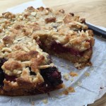 berry crumble dessert cake | Stay at Home Mum.com.au