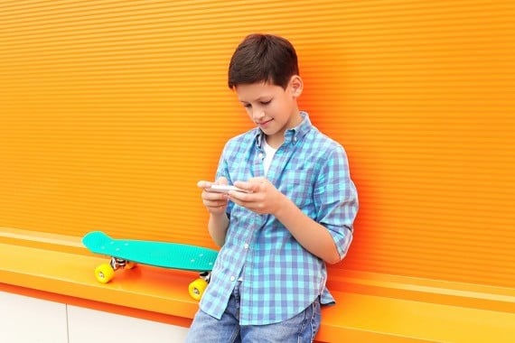 Creating An Etiquette Contract For Your Teenager’s Mobile Phone