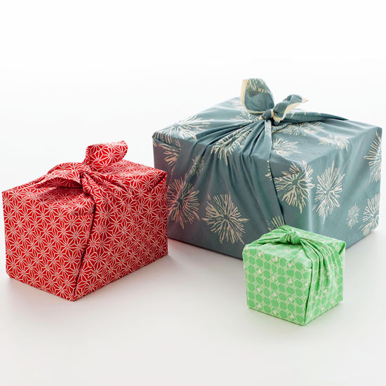 Fabric-Wrapped-Gifts