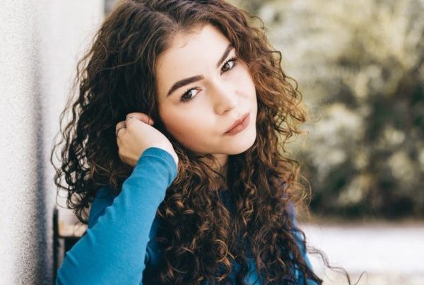 18 Pretty Hairstyle Ideas For Naturally Curly Girls