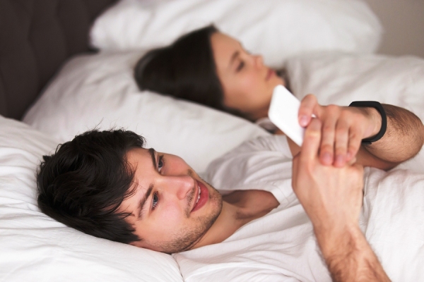 The 10 Red Flags of Emotional Cheating