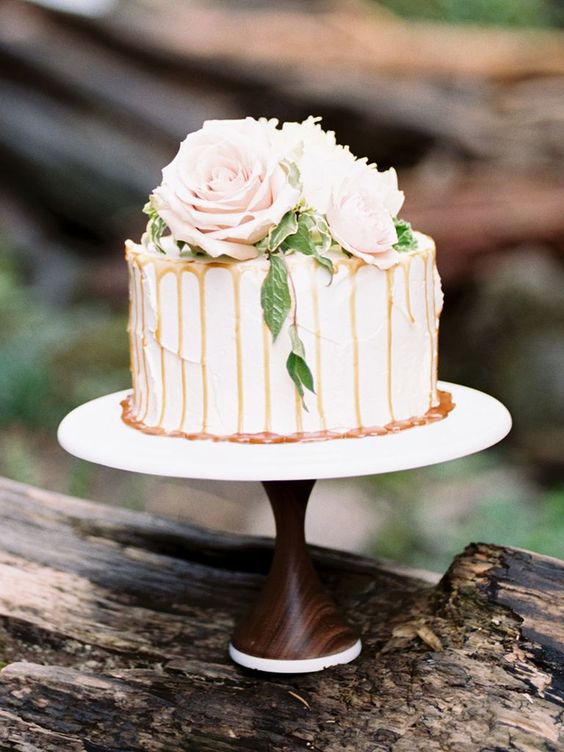 22 Simple One-Tier Wedding Cakes for a Frugal Wedding | Stay At Home Mum