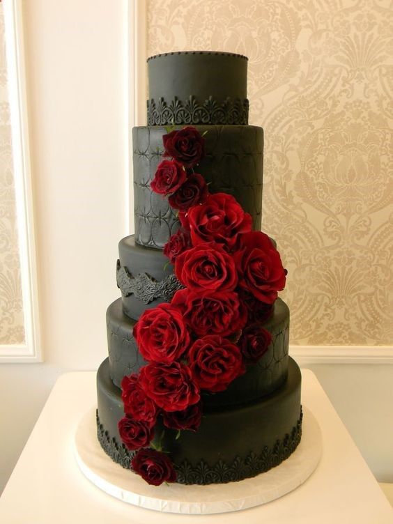 22 Chic Dark Wedding Cakes