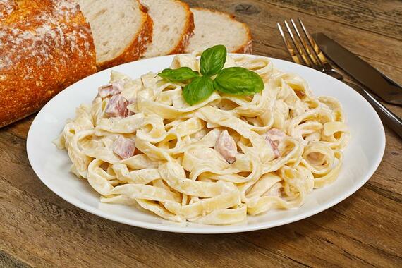 This image has an empty alt attribute; its file name is Pasta-Carbonara.jpg