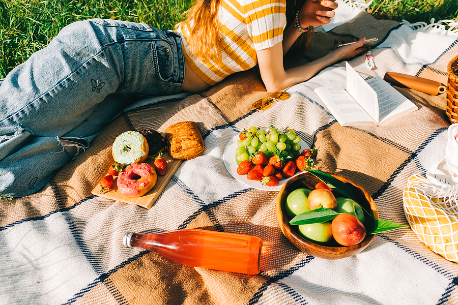 7 Adorable Picnic Blankets For Your 2022 Outdoor Adventures