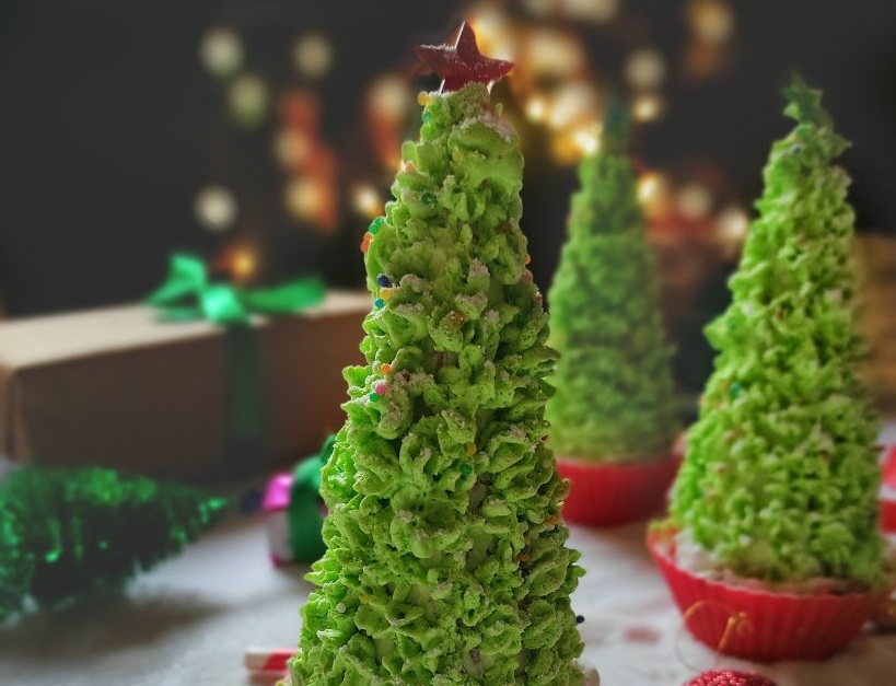 Cake Cone Christmas Trees – Easy Holiday Treats for 8